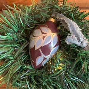 Elegant Holiday Ornament with Leaf Design